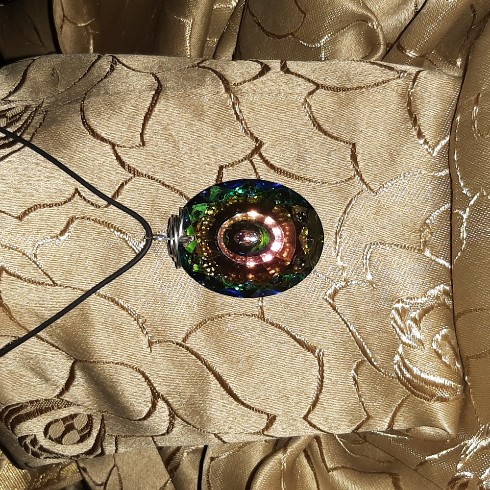 📿Glass Pendant Necklace- Beautiful! New without Tags📿